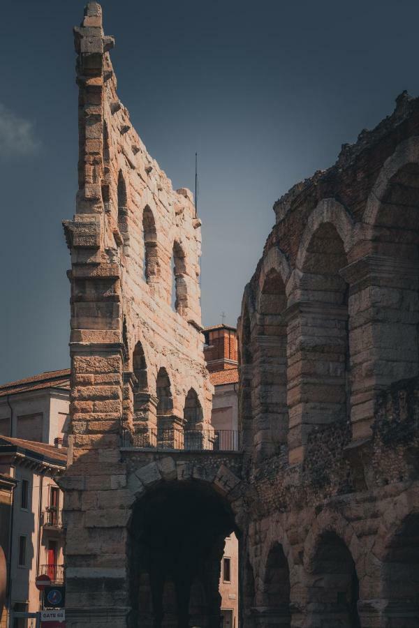 Domus Verona - Accogliente Residenza Rocchetto A 25Mt Da Piazza Erbe Luaran gambar